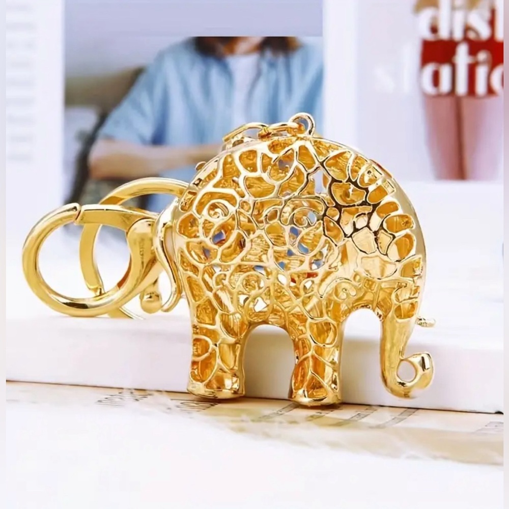 Elegant Rhinestone Elephant Keychain - Picture 2 of 2